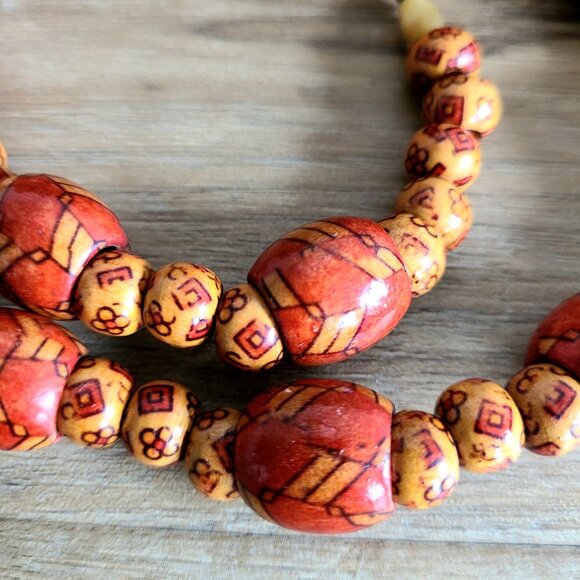 African wooden hand painted beads necklace. - Picture 2 of 7
